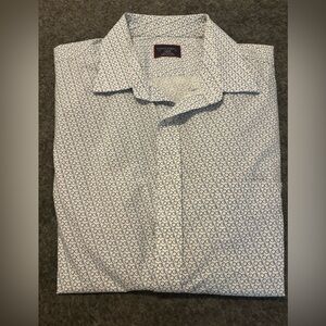 UNTUCKit Men's White Short Sleeved Patterned Shirt